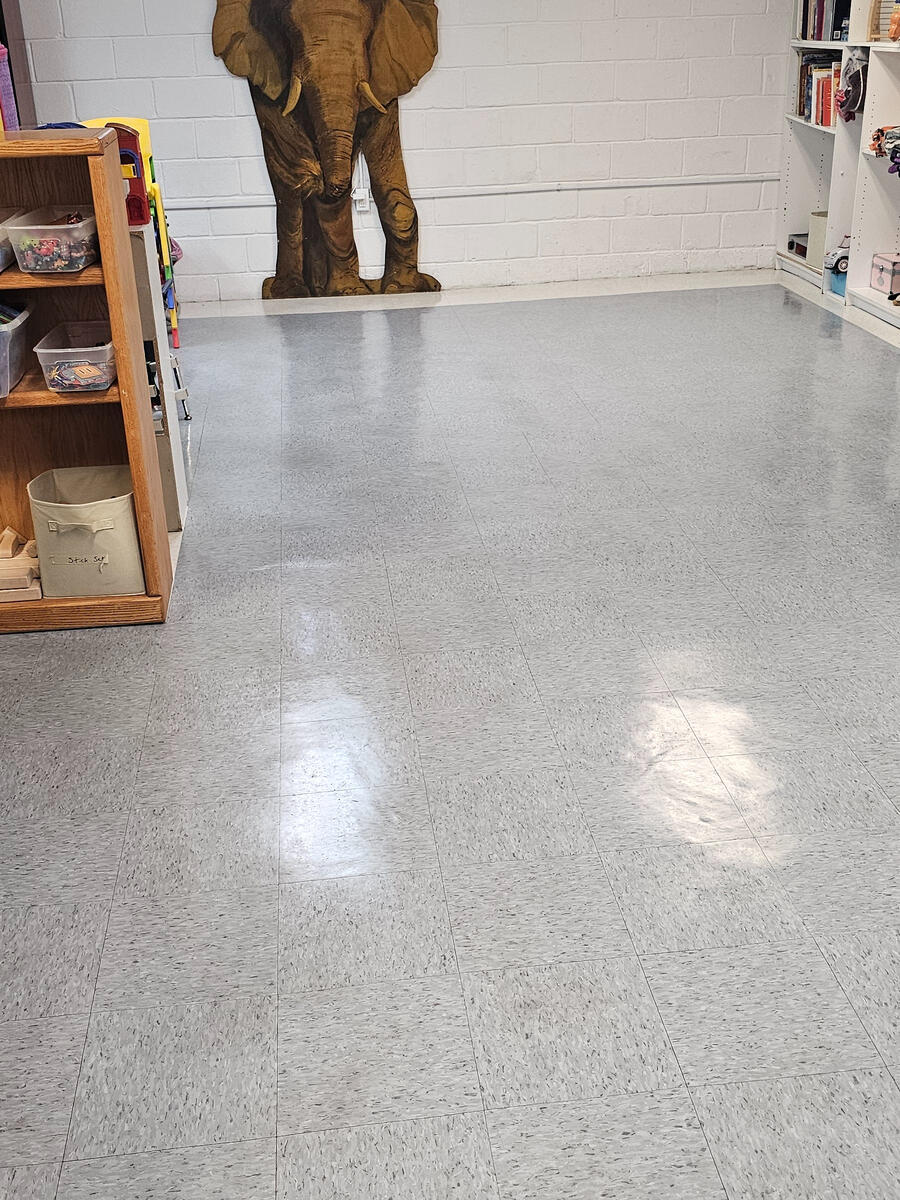 Daycare floor care / Cuidado de pisos en guarderías